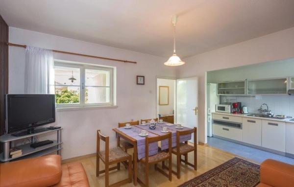 Apartment Dada-apartman Mirta *